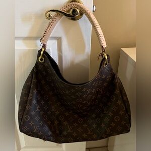 Dark Brown Monogram Hobo Bag. 🎁